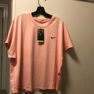 Nike Dri- Fit/ Slim Fit Short Sleeve Athletic Top 1 X😊